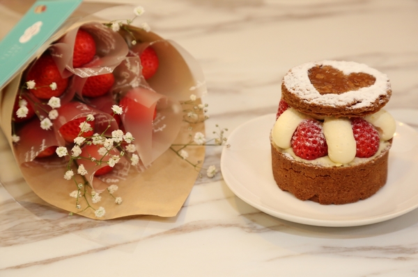 格那修ganache手作蛋糕：[台南]東區 情人節禮物推薦 韓國草莓花束台南也買的到拉~ 冬天季節限定草莓塔情人組合!!!! 格那修ganache手作蛋糕