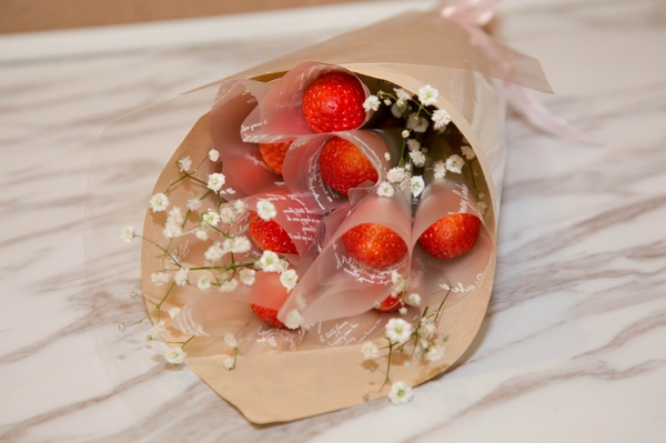 格那修ganache手作蛋糕：[台南]東區 情人節禮物推薦 韓國草莓花束台南也買的到拉~ 冬天季節限定草莓塔情人組合!!!! 格那修ganache手作蛋糕