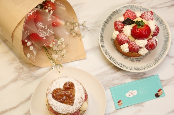 格那修ganache手作蛋糕：[台南]東區 情人節禮物推薦 韓國草莓花束台南也買的到拉~ 冬天季節限定草莓塔情人組合!!!! 格那修ganache手作蛋糕