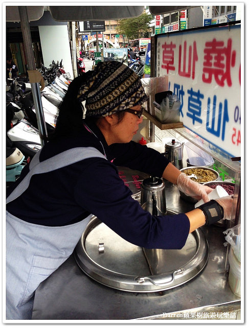 『桃園市桃園區美食小吃推薦』桃園仙草奶凍●在地人推薦的滑嫩仙草奶凍老攤  桃園火車站商圈美食  桃園好吃仙草奶凍 燒仙草 青蛙下蛋 青蛙撞奶