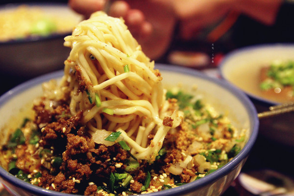 蘭芳麵食館:【台北市中山區。小吃】蘭方麵食館 遼寧夜市傳統家鄉味小吃 南京復興站 蘭芳麵食館:【台北市中山區。小吃】蘭方麵食館 遼寧夜市傳統家鄉味小吃 南京復興站