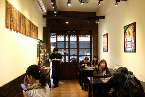 蘭芳麵食館:【台北市中山區。小吃】蘭方麵食館 遼寧夜市傳統家鄉味小吃 南京復興站 蘭芳麵食館:【台北市中山區。小吃】蘭方麵食館 遼寧夜市傳統家鄉味小吃 南京復興站