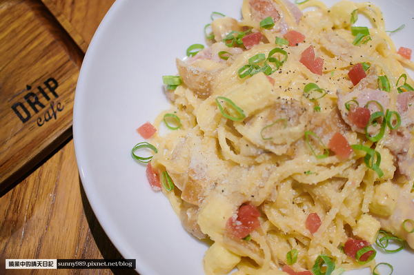 Drip Cafe 好滴(站前店)：【台北|好滴咖啡】草莓多拿滋必吃 北車站前聊天美食二不誤好地方 (附完整菜單)