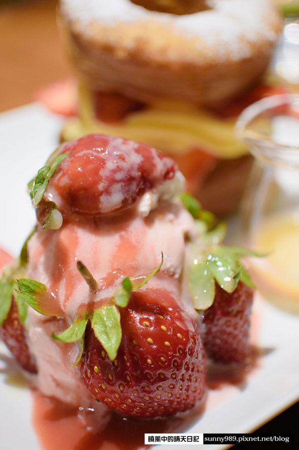 Drip Cafe 好滴(站前店)：【台北|好滴咖啡】草莓多拿滋必吃 北車站前聊天美食二不誤好地方 (附完整菜單)