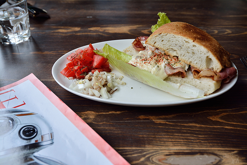 賣牛肉麵與甜點的好物咖啡館:捷運南京復興 中山國中站美食