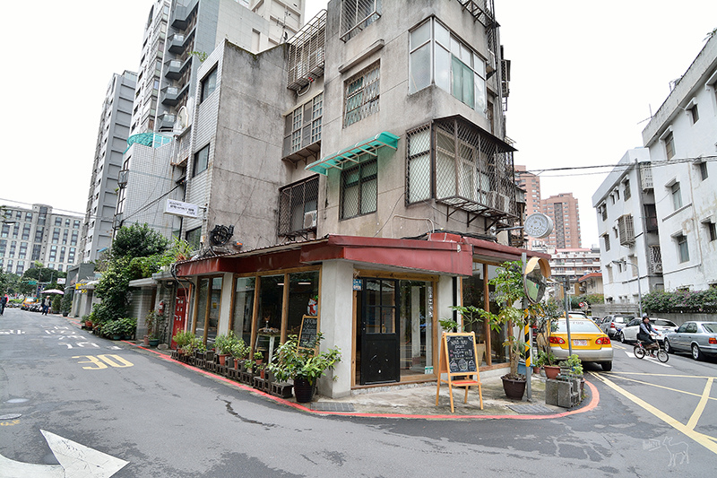 賣牛肉麵與甜點的好物咖啡館:捷運南京復興 中山國中站美食