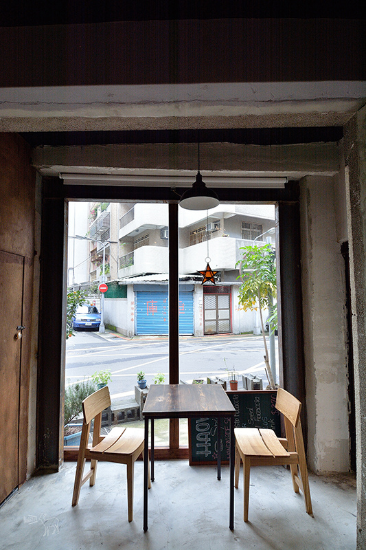 賣牛肉麵與甜點的好物咖啡館:捷運南京復興 中山國中站美食