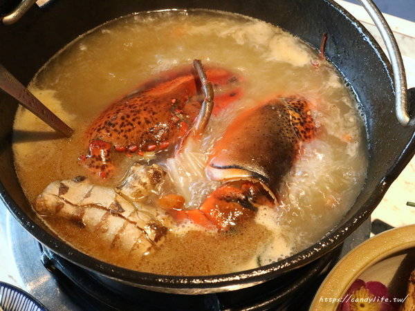 源鍋精緻鍋物:台中美食│源鍋〃活體海鮮鍋一人獨享,鮮味指數大爆表!激推麻油系列~