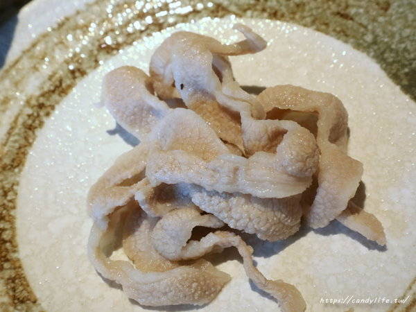 源鍋精緻鍋物:台中美食│源鍋〃活體海鮮鍋一人獨享,鮮味指數大爆表!激推麻油系列~