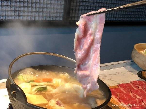 源鍋精緻鍋物:台中美食│源鍋〃活體海鮮鍋一人獨享,鮮味指數大爆表!激推麻油系列~