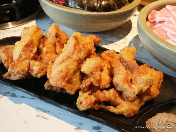 源鍋精緻鍋物:台中美食│源鍋〃活體海鮮鍋一人獨享,鮮味指數大爆表!激推麻油系列~