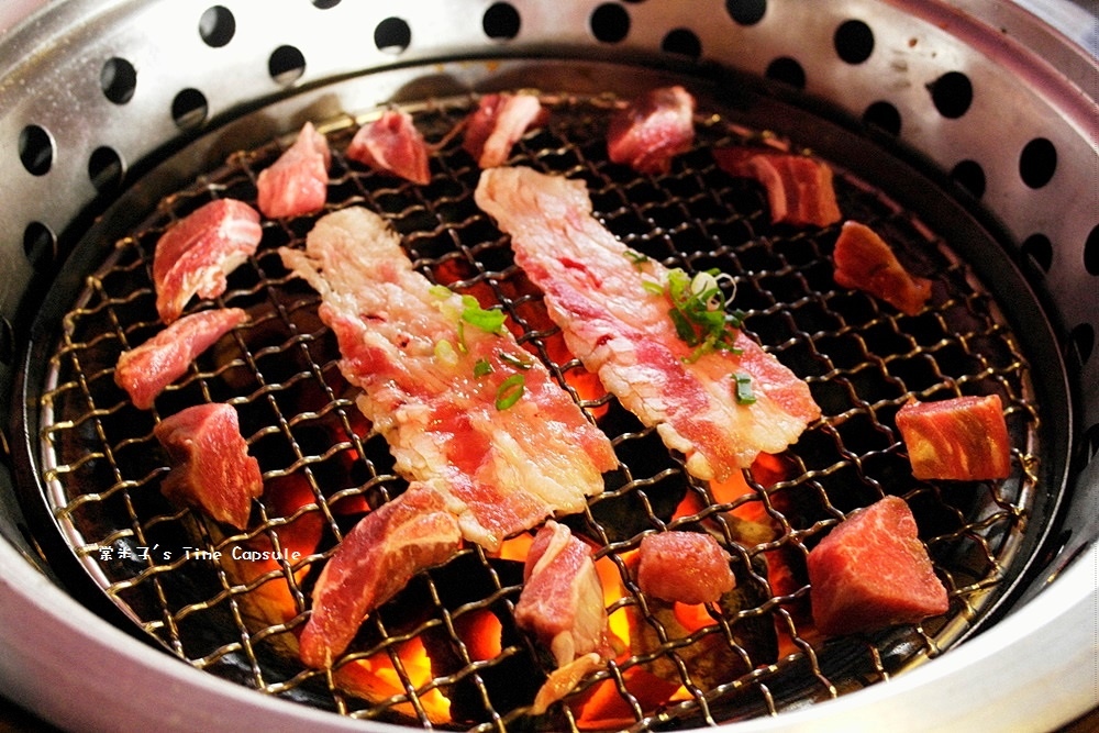 [台南新營]碳味亭-燒肉+火鍋吃到飽~想要大口吃肉的好所在~