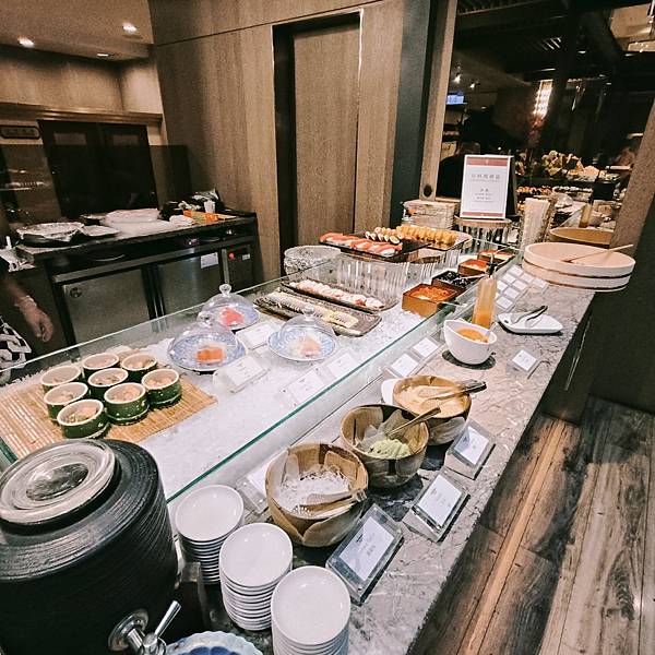 台北福華彩虹座自助~環境寬敞優雅舒適~服務及餐點都在水準之上