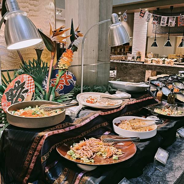 台北福華彩虹座自助~環境寬敞優雅舒適~服務及餐點都在水準之上