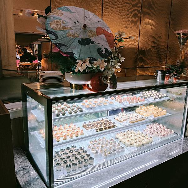 台北福華彩虹座自助~環境寬敞優雅舒適~服務及餐點都在水準之上