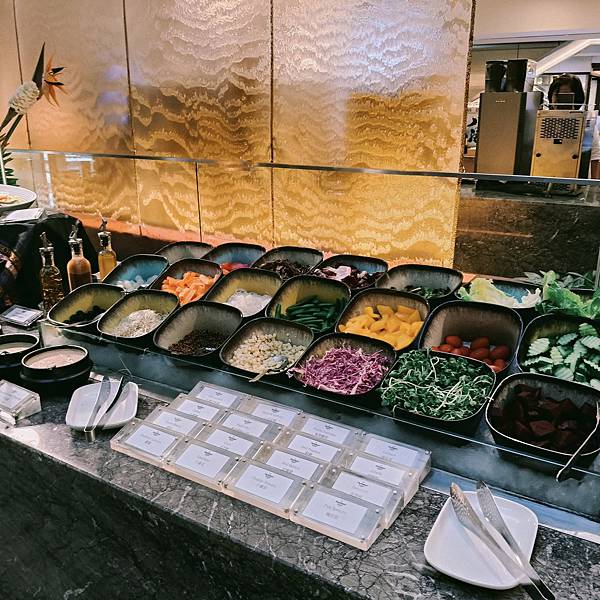 台北福華彩虹座自助~環境寬敞優雅舒適~服務及餐點都在水準之上