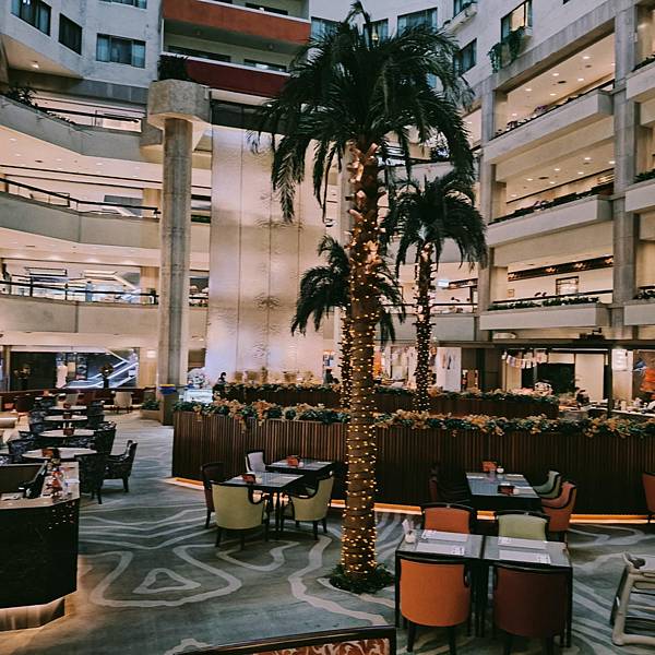 台北福華彩虹座自助buffet~環境寬敞優雅舒適~服務及餐點