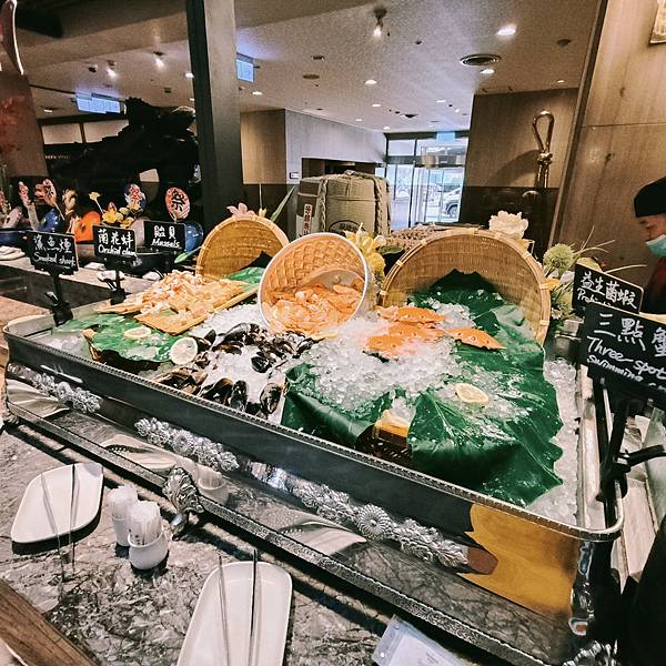 台北福華彩虹座自助~環境寬敞優雅舒適~服務及餐點都在水準之上