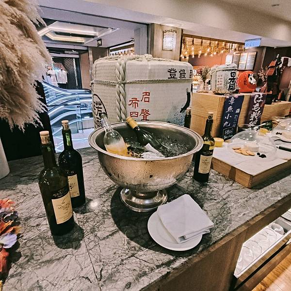 台北福華彩虹座自助~環境寬敞優雅舒適~服務及餐點都在水準之上