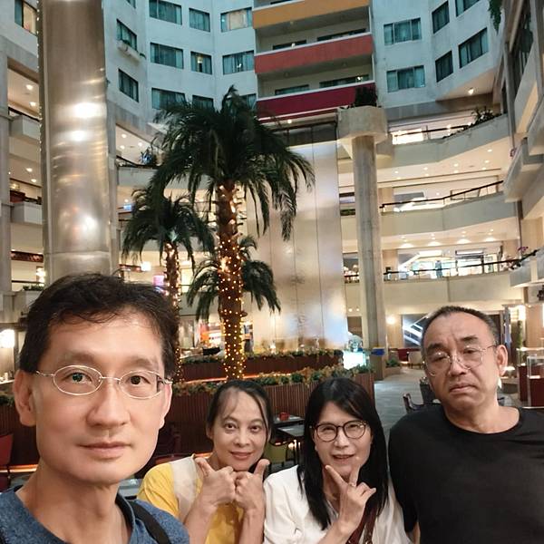 台北福華彩虹座自助buffet~環境寬敞優雅舒適~服務及餐點