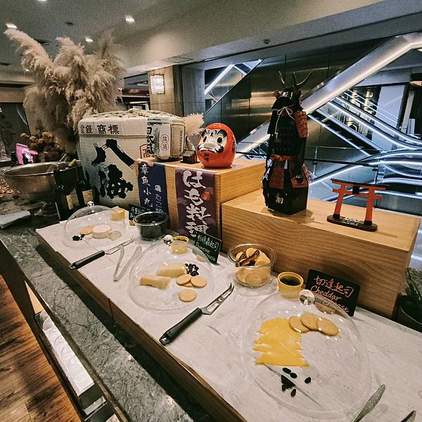 台北福華彩虹座自助~環境寬敞優雅舒適~服務及餐點都在水準之上