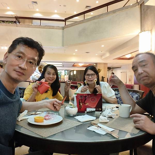 台北福華彩虹座自助~環境寬敞優雅舒適~服務及餐點都在水準之上