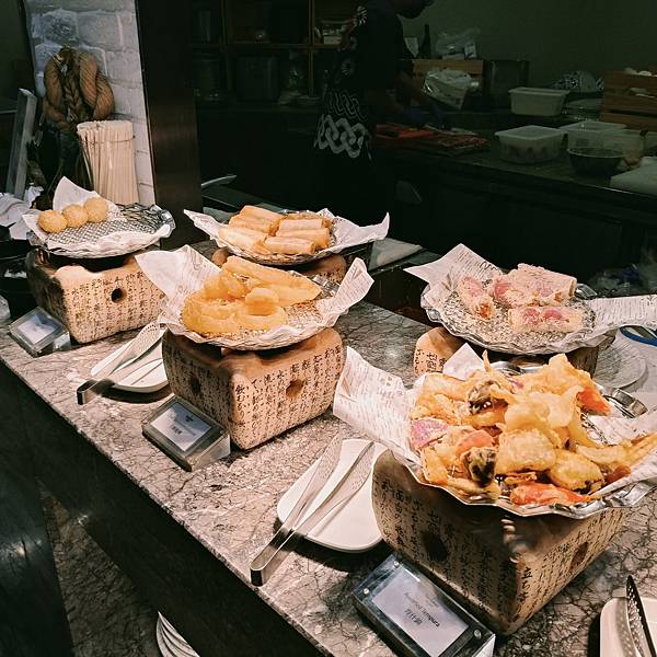 台北福華彩虹座自助~環境寬敞優雅舒適~服務及餐點都在水準之上