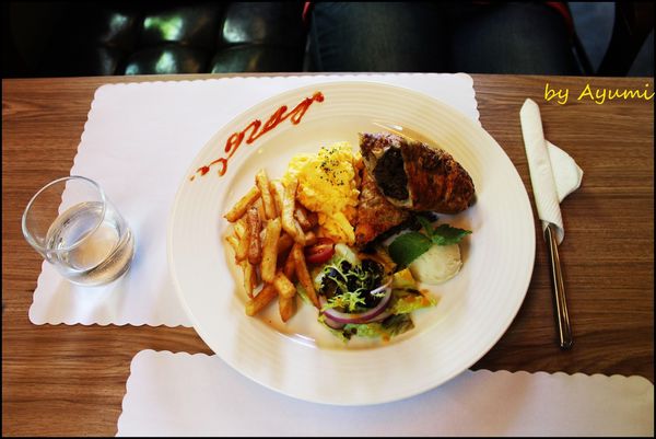 三胡町-Bistro：[食記]//三胡町Bistro餐酒館//台南最愛的早午餐