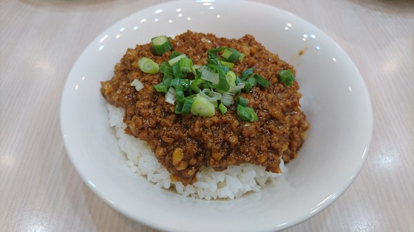 恆香小廚：高雄~恆香小廚~香港來的好味道~一哥肉醬飯、蔥油雞肉飯也太美味了吧~平價港式家常菜~