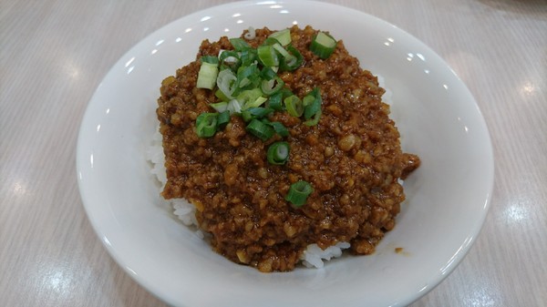 恆香小廚：高雄~恆香小廚~香港來的好味道~一哥肉醬飯、蔥油雞肉飯也太美味了吧~平價港式家常菜~