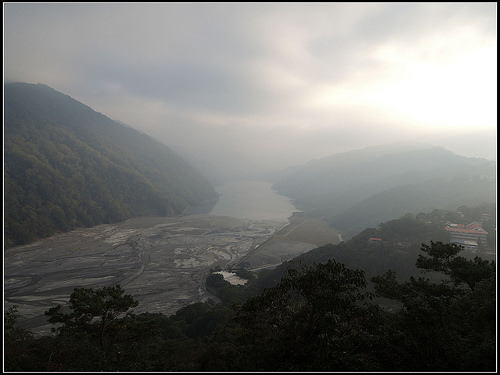 【南投食記】仁愛‧塔洛彎景觀餐廳~賞景吃烤雞