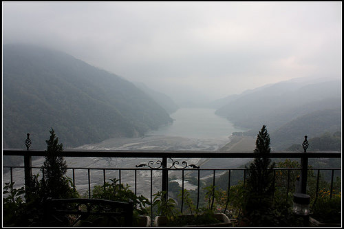 【南投食記】仁愛‧塔洛彎景觀餐廳~賞景吃烤雞