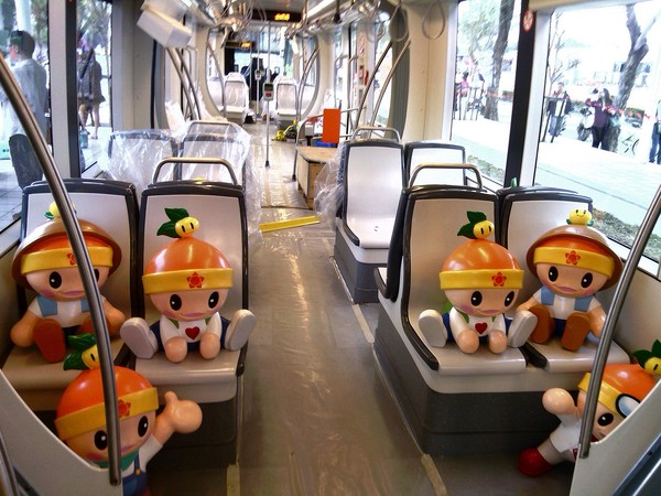 輕軌籬仔內站:來去搭輕軌 3 ..起跑~ ..高雄的水岸輕軌 輕軌籬仔內站:來去搭輕軌 3 ..起跑~ ..高雄的水岸輕軌