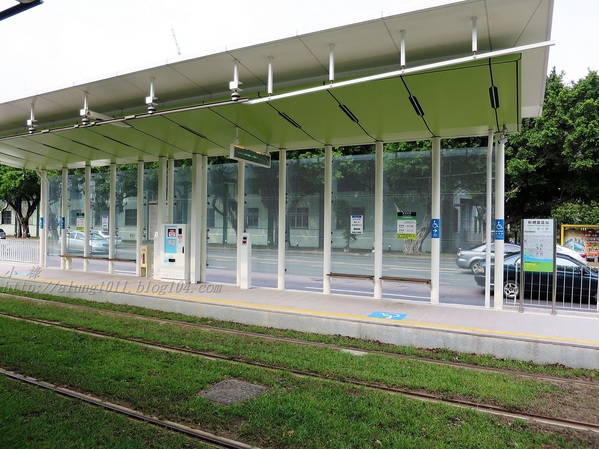 輕軌籬仔內站：來去搭輕軌 3 ..起跑~   ..高雄的水岸輕軌