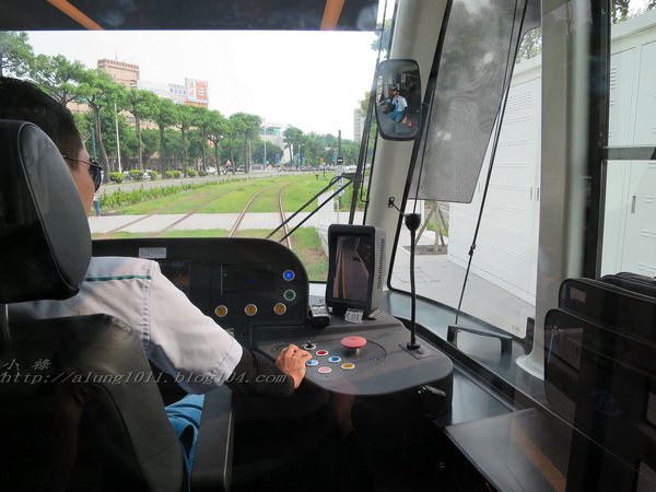 輕軌籬仔內站:來去搭輕軌 3 ..起跑~ ..高雄的水岸輕軌 輕軌籬仔內站:來去搭輕軌 3 ..起跑~ ..高雄的水岸輕軌