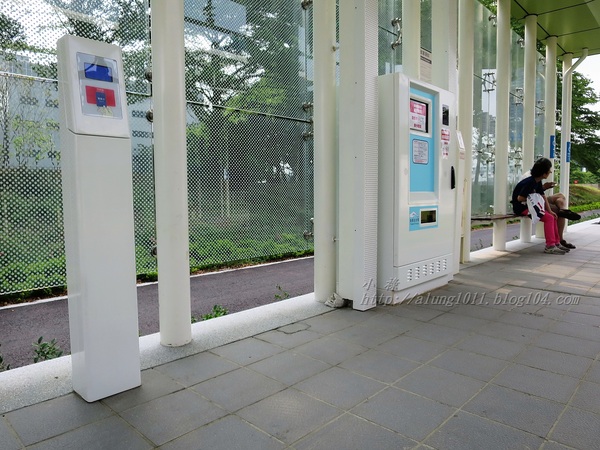 輕軌籬仔內站：來去搭輕軌 3 ..起跑~   ..高雄的水岸輕軌