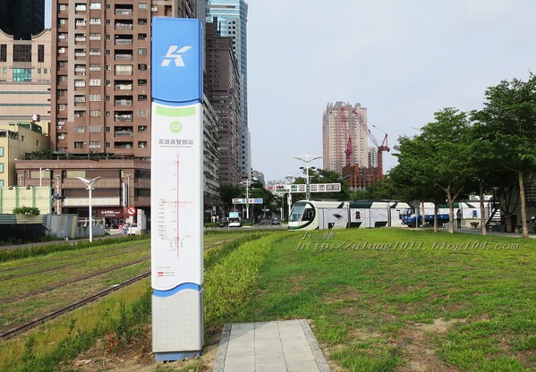 輕軌籬仔內站:來去搭輕軌 3 ..起跑~ ..高雄的水岸輕軌 輕軌籬仔內站:來去搭輕軌 3 ..起跑~ ..高雄的水岸輕軌