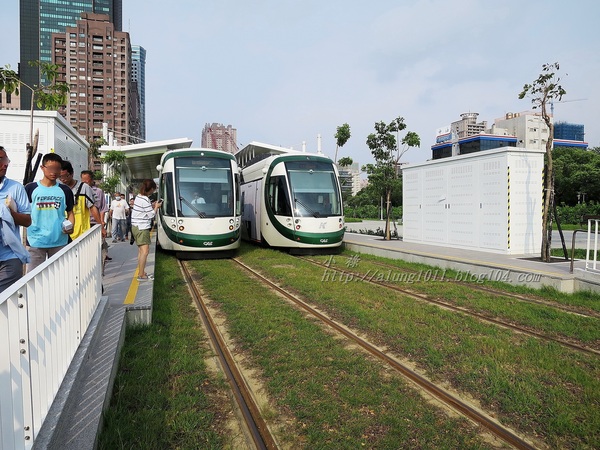 輕軌籬仔內站:來去搭輕軌 3 ..起跑~ ..高雄的水岸輕軌 輕軌籬仔內站:來去搭輕軌 3 ..起跑~ ..高雄的水岸輕軌