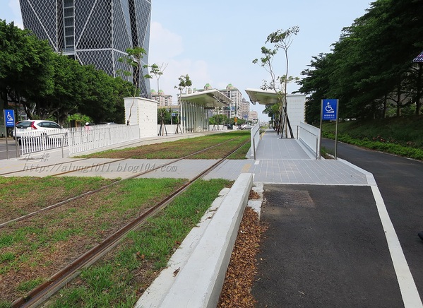 輕軌籬仔內站:來去搭輕軌 3 ..起跑~ ..高雄的水岸輕軌 輕軌籬仔內站:來去搭輕軌 3 ..起跑~ ..高雄的水岸輕軌