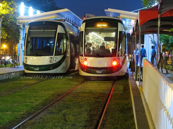 輕軌籬仔內站:來去搭輕軌 3 ..起跑~ ..高雄的水岸輕軌 輕軌籬仔內站:來去搭輕軌 3 ..起跑~ ..高雄的水岸輕軌