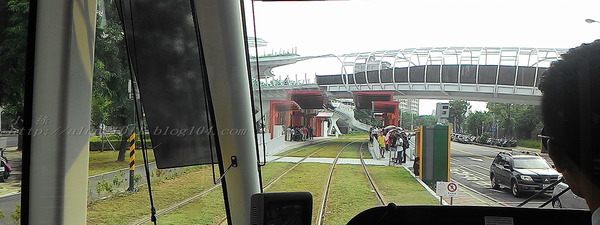 輕軌籬仔內站:來去搭輕軌 3 ..起跑~ ..高雄的水岸輕軌 輕軌籬仔內站:來去搭輕軌 3 ..起跑~ ..高雄的水岸輕軌