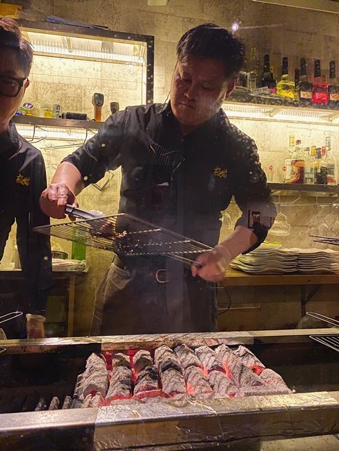 【花蓮市區】極焰精緻燒肉┃文創園區旁炭火直烤U.S.Prime和牛肋眼的頂級燒肉餐廳┃ - / 郭郭的花東走跳生活 /