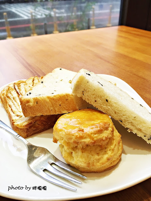 【台中 北區】Cafe LuLu *鬆餅是胖心中的第一名,氣氛超好,聊天、放鬆的好所在*