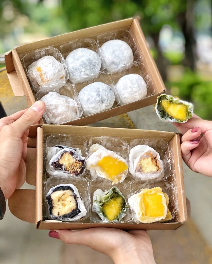 台南美食【金桃家草莓大福】芒果季開跑囉 ! 一年只賣6個月的永康人氣甜點 現場不一定買得到網路秒殺大福 | 小白只饗ㄔ美食