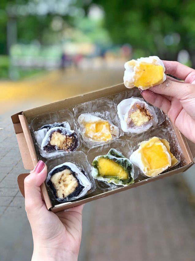 台南美食【金桃家草莓大福】芒果季開跑囉 ! 一年只賣6個月的永康人氣甜點 現場不一定買得到網路秒殺大福 | 小白只饗ㄔ美食