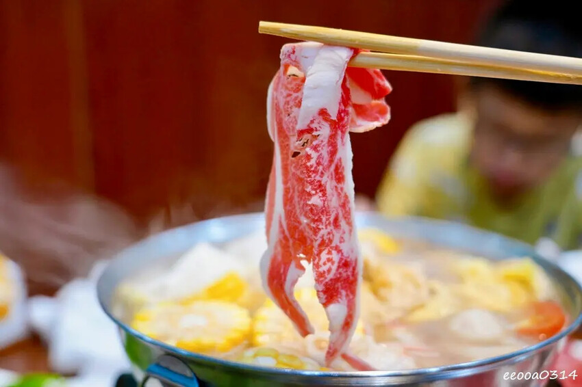 高雄沙茶火鍋「名家汕頭沙茶火鍋」，手工特製沙茶搭配汕頭扁魚大