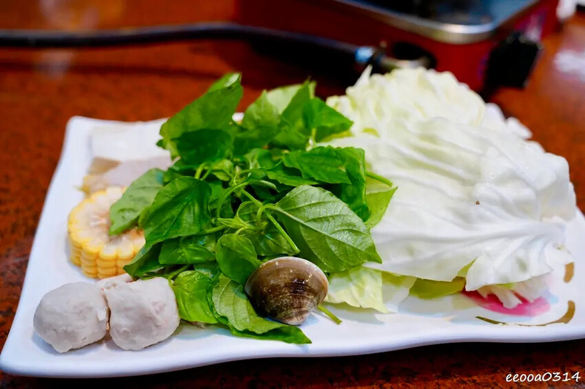 高雄沙茶火鍋「名家汕頭沙茶火鍋」，手工特製沙茶搭配汕頭扁魚大