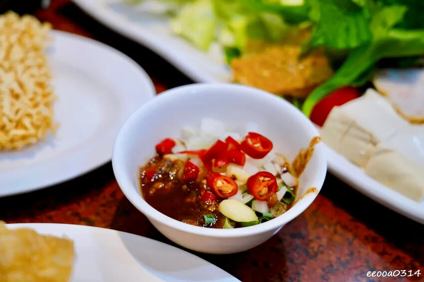 高雄沙茶火鍋「名家汕頭沙茶火鍋」，手工特製沙茶搭配汕頭扁魚大