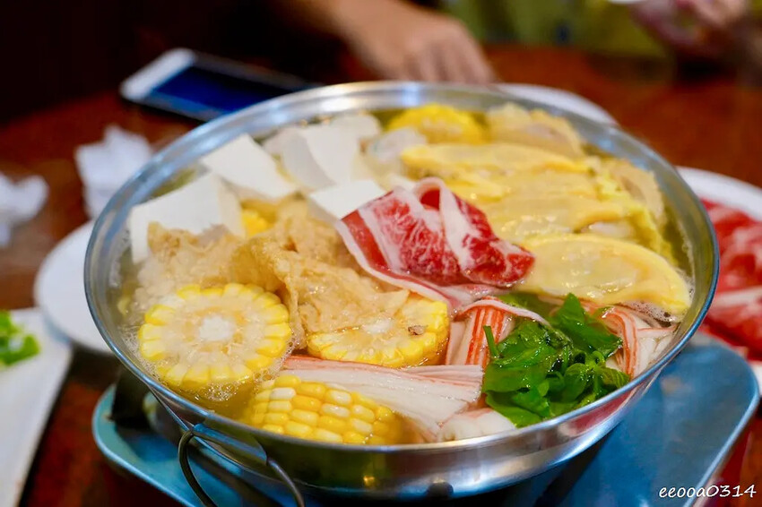 高雄沙茶火鍋「名家汕頭沙茶火鍋」，手工特製沙茶搭配汕頭扁魚大