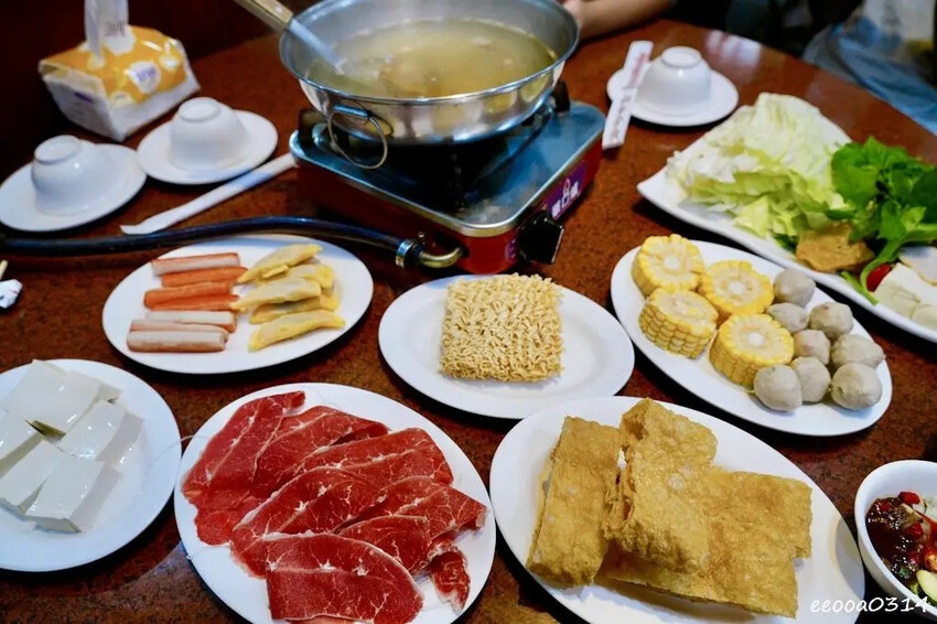 高雄沙茶火鍋「名家汕頭沙茶火鍋」，手工特製沙茶搭配汕頭扁魚大